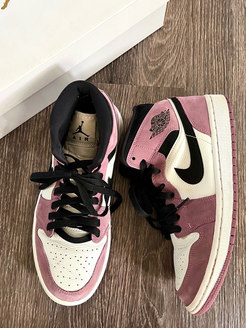 Jordan Air Jordan 1 Mid SE Berry Pink Light Mulberry/Black DC7267-500 Womens 8.5